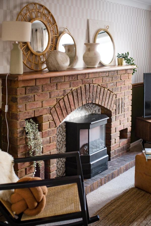 4-Bed Cotswold Getaway With Hot Tub & Gaming Room Churchdown 外观 照片